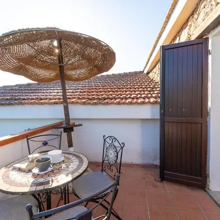 Chic Antonina One Bedroom No2175