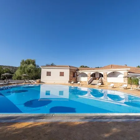 Chic Antonina One Bedroom No2175 *