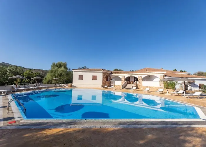 Chic Antonina One Bedroom No2175 *